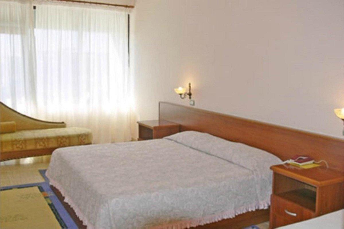 Akropoli Hotel Kryemëdhej Exteriör bild