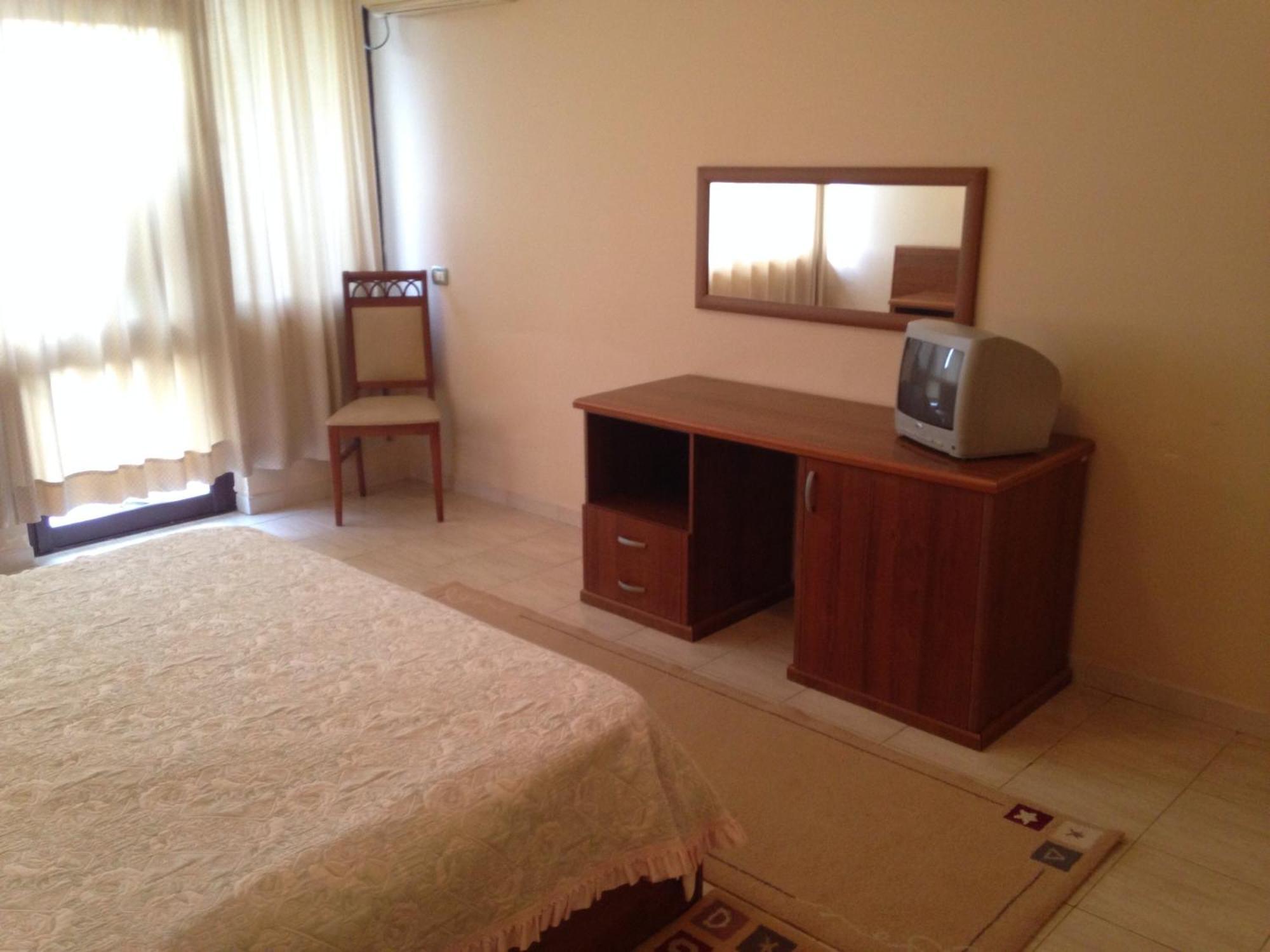 Akropoli Hotel Kryemëdhej Rum bild