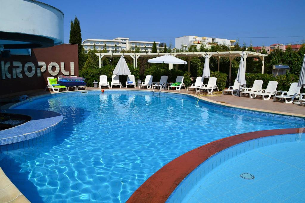 Akropoli Hotel Kryemëdhej Exteriör bild