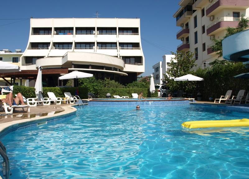 Akropoli Hotel Kryemëdhej Exteriör bild