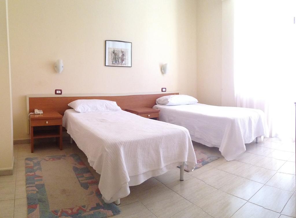 Akropoli Hotel Kryemëdhej Rum bild